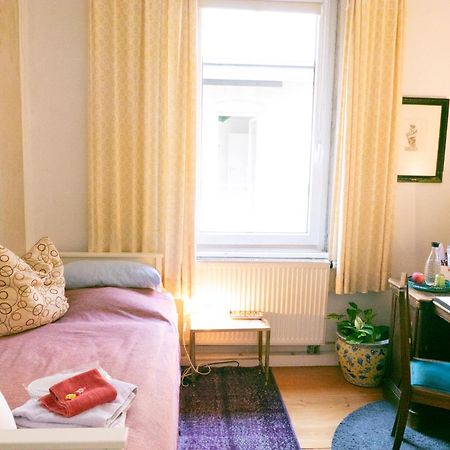 Zimmer In Kuenstlerwohnung Stuttgart Eksteriør billede